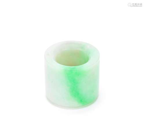 A JADEITE ARCHER'S RING Early 20th century