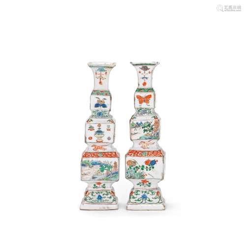 A PAIR OF FAMILLE VERTE TIERED SQUARE-FORM VASES Kangxi (2)