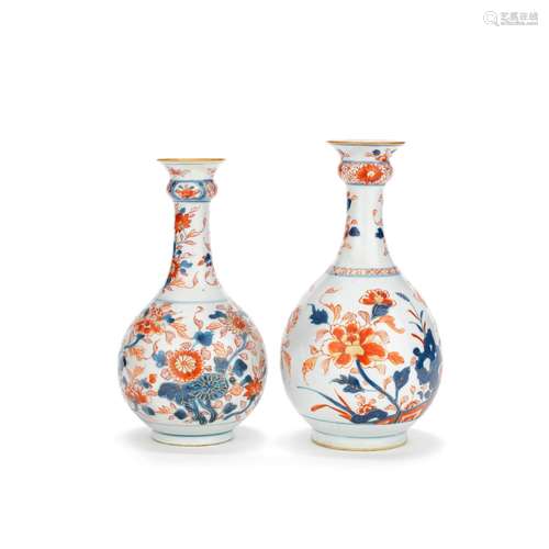 A NEAR PAIR OF CHINESE IMARI GUGLETS Kangxi (2)