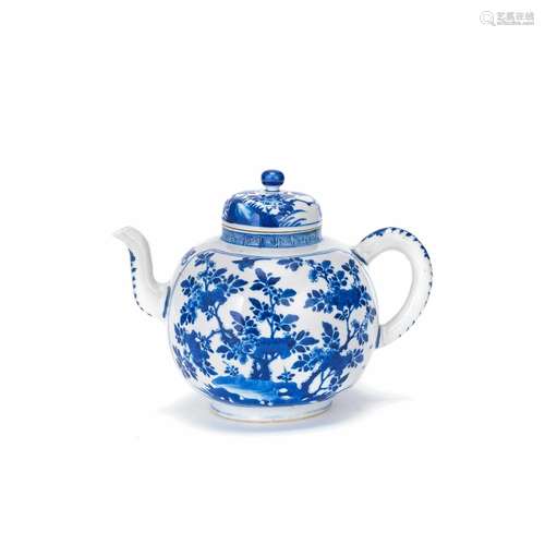 A LARGE BLUE AND WHITE TEAPOT AND COVER Kangxi (2)