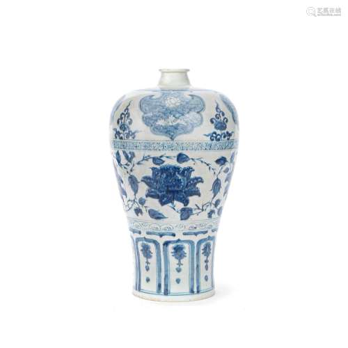 A BLUE AND WHITE 'PEONY' VASE, MEIPING (3)