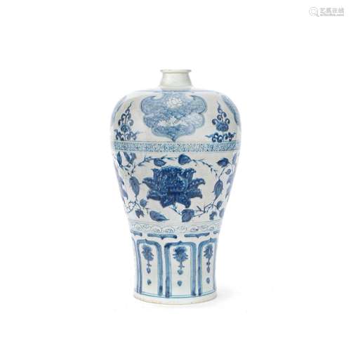 A BLUE AND WHITE 'PEONY' VASE, MEIPING (3)