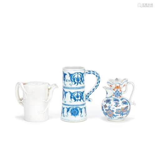 A BLUE AND WHITE TANKARD AND TWO EWERS AND COVERS  17th/18th...