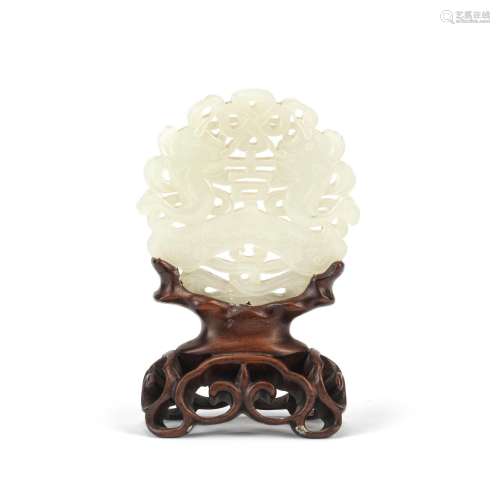 【Y】A WHITE JADE 'FISH AND KNOT' PLAQUE 18th/19th century (2)