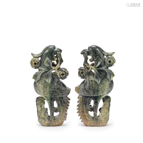 【Y】A PAIR OF GREEN JADE MODELS OF PHOENIX 20th century (4)