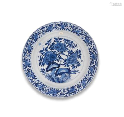 【*】A BLUE AND WHITE 'FLORAL' DISH Kangxi six-character mark ...