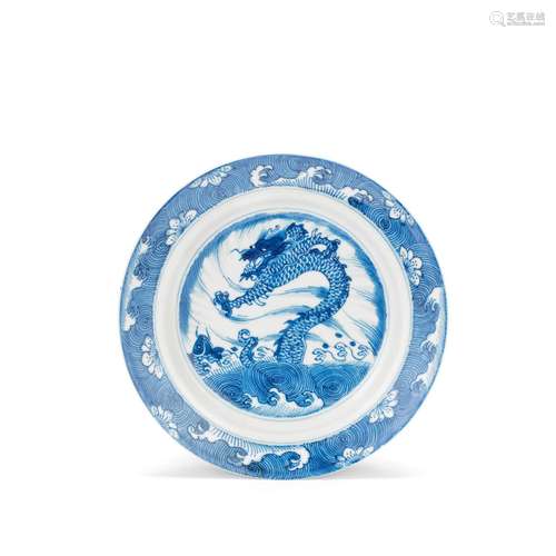 【*】A BLUE AND WHITE 'DRAGON' DISH Kangxi