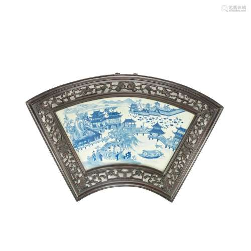 【Y】A BLUE AND WHITE FAN-SHAPED PORCELAIN PLAQUE 20th century