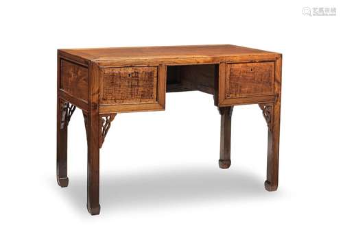 【TP】AN ELM WOOD DESK First half 20th century