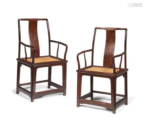 【TP】A PAIR OF HUANGHUALI ARM CHAIRS Republic (2)