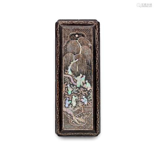 【*】A MOTHER-OF-PEARL INLAID RECTANGULAR LACQUER TRAY Late Mi...