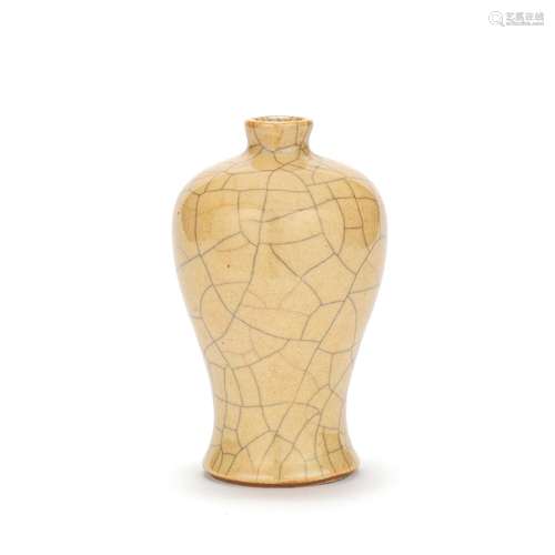 A CRACKLE GLAZED VASE, MEIPING Qing Dynasty