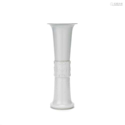 A BLANC-DE-CHINE BEAKER VASE, GU 18th/19th century