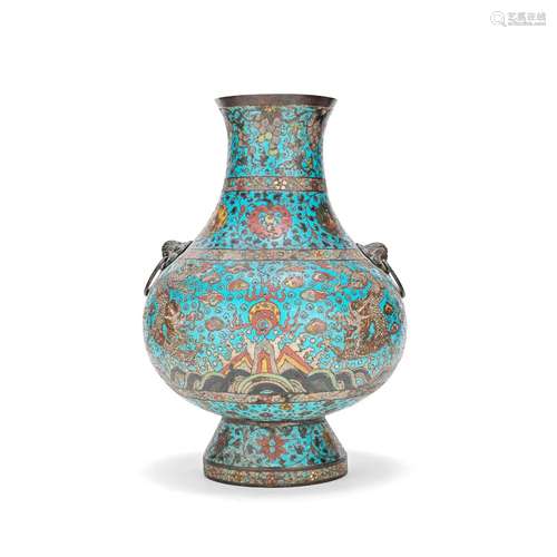 A LARGE CLOISONNÉ ENAMEL 'DRAGONS' VASE, HU 17th century