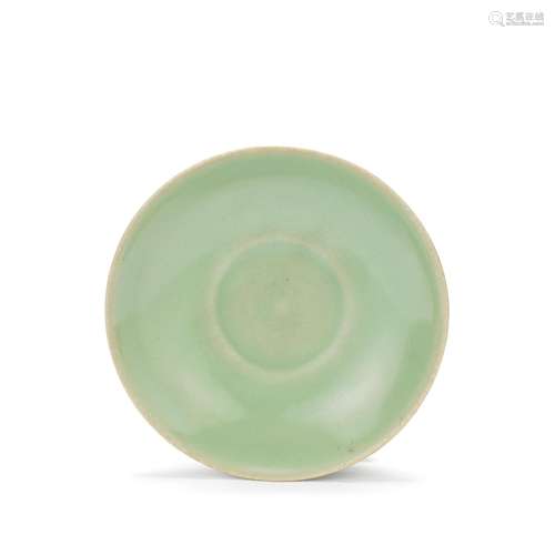 【*】A LONGQUAN CELADON GLAZED 'LOTUS' DISH Song Dynasty