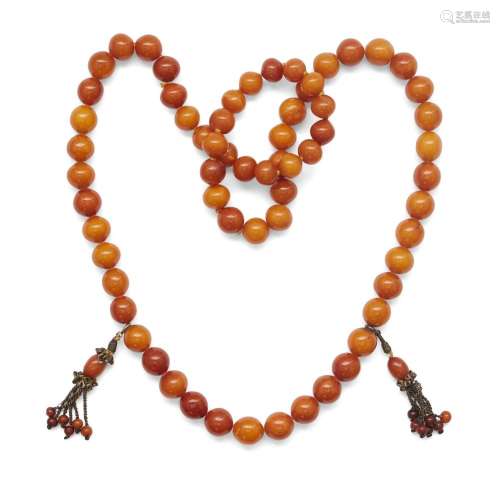 A Chinese 'butterscotch' amber bead necklace<br />
<br />
La...