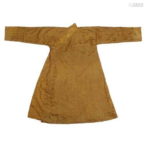 A Tibetan gold silk brocaded coat, chuba<br />
<br />
18th c...