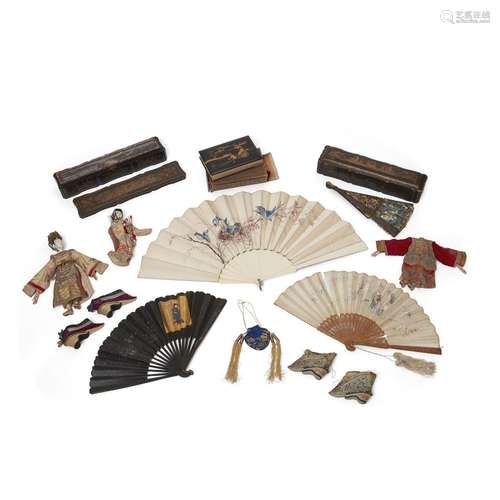 A varied group of Chinese and Japanese collectibles<br />
<b...