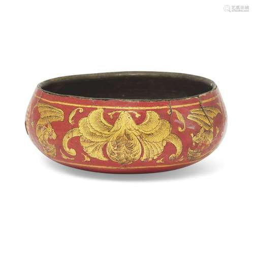 A Chinese gilt-painted red lacquer bowl<br />
<br />
Late Qi...