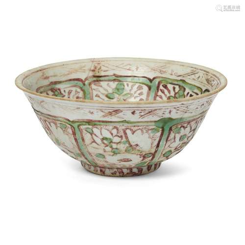 A Chinese Zhangzhou (Swatow) enamelled bowl<br />
<br />
Min...