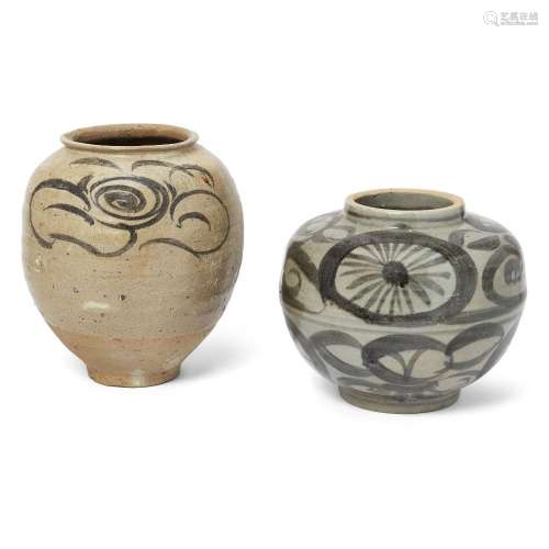 Two Chinese jars<br />
<br />
Ming dynasty and later<br />
<...