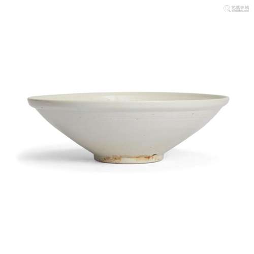 A Chinese white-glazed northern kiln bowl<br />
<br />
Song ...