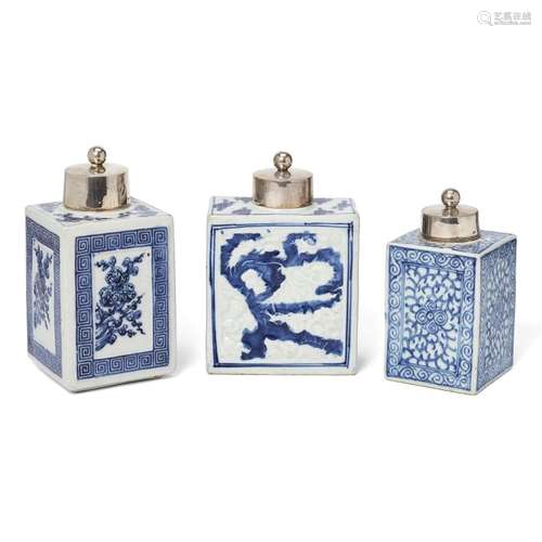 Three Chinese blue and white tea caddies<br />
<br />
Qing d...