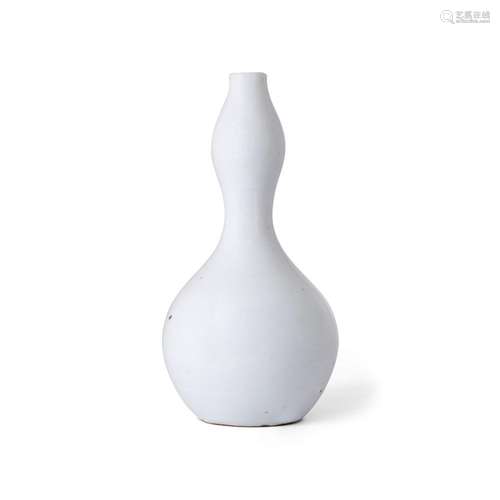 A Korean white-glazed double gourd vase<br />
<br />
Joseon ...