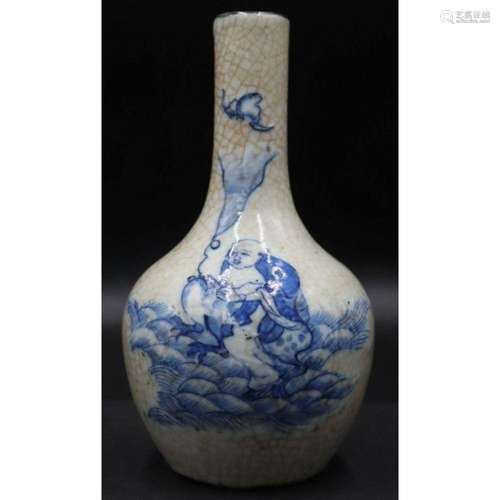 Chinese Blue and White Crackle Glaze Vase.