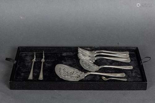 (9 pc) Gorham Etruscan pattern sterling set: (4) salad forks...