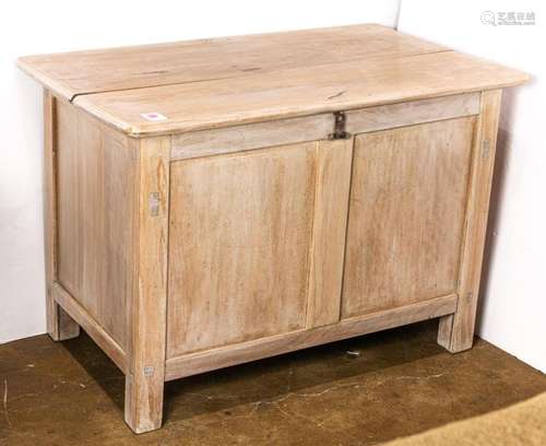 Limed blanket chest having a hinged top