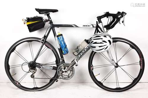 Cannondale R800 bicycle