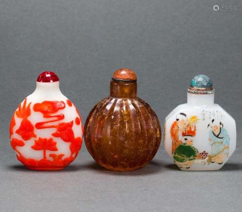 Three Chinese glass snuff bottles