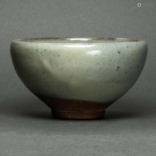 Jun type glazed bowl