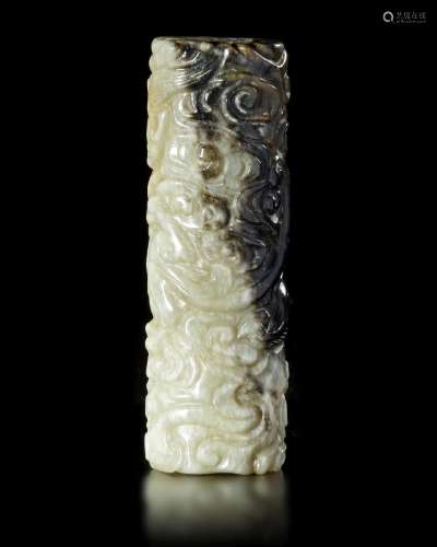 A CHINESE CARVED JADE TUBE PENDANT, MING DYNASTY (1368-1644)