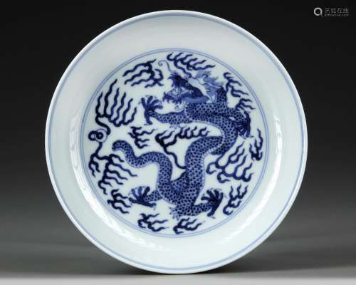 A CHINESE BLUE AND WHITE DRAGON DISH, QING DYNASTY (1644–191...
