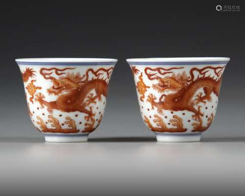 A PAIR OF CHINESE IRON-RED DRAGON DECORATED CUPS, QING DYNAS...
