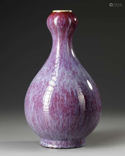 A CHINESE FLAMBE-GLAZED GARLIC HEAD VASE, QING DYNASTY (1644...