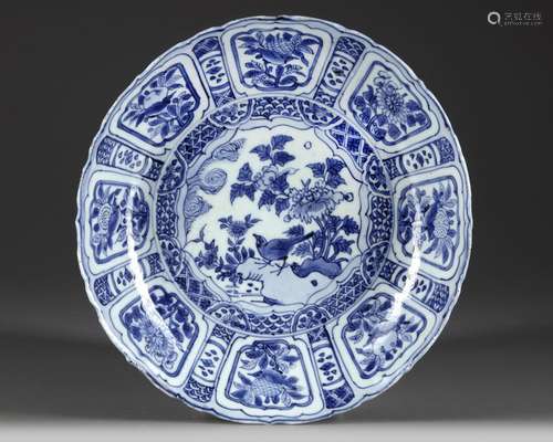 A CHINESE BLUE AND WHITE 'BIRD' 'KRAAK PORCELAIN DISH, WANLI...