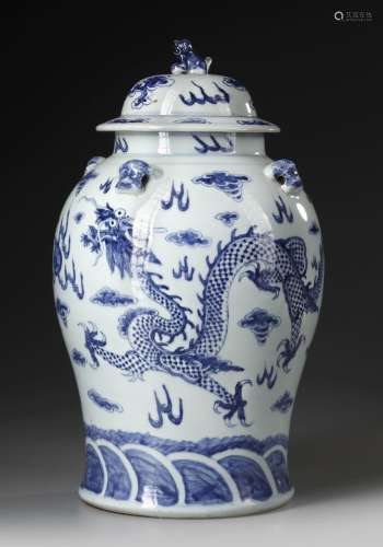 A CHINESE BLUE AND WHITE DRAGON VASE, 19TH CENTURY