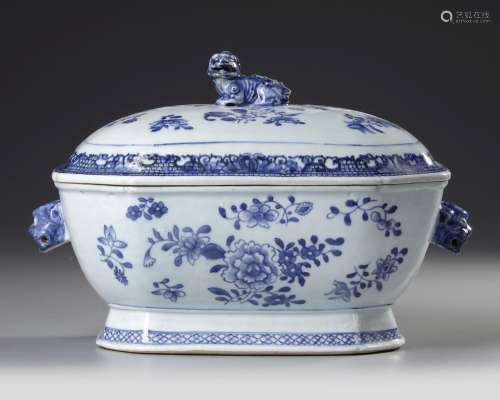 A CHINESE BLUE AND WHITE SOUP TUREEN AND COVER, 18TH CENTURY