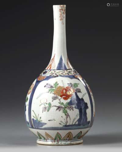 A JAPANESE IMARI BOTTLE VASE, EDO PERIOD CIRCA 1700