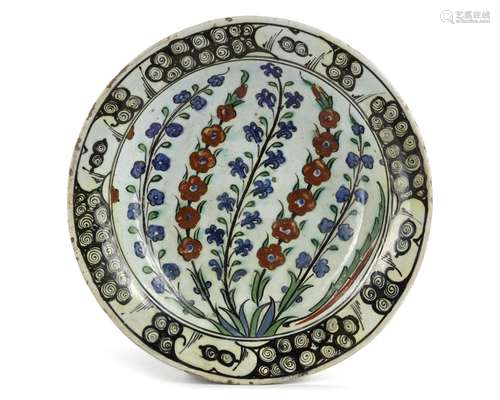 AN IZNIK POTTERY DISH, TURKEY, 17TH CENTURY