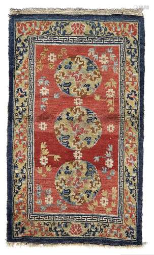 A CHINESE RUG, LATE 19TH CENTURY