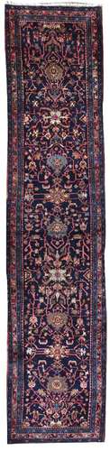 A MALAYER RUNNER, PERSIA, 1900