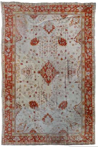 AN ANATOLIAN USHAK CARPET, LATE 19TH CENTURY