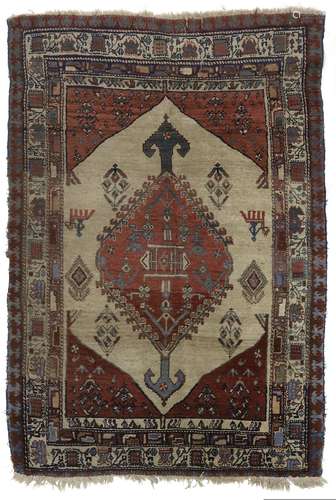 A SMALL SERAP RUG, PERSIA 1900