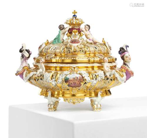 PORCELAIN CROWN TUREEN, SO-CALLED "DRÜSELKÄSTCHEN"...