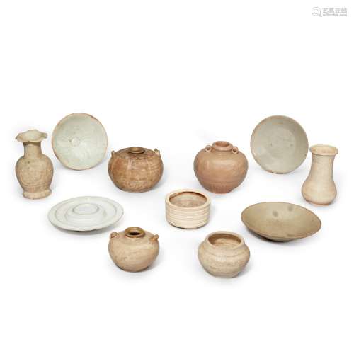 A study group of monochromatic ceramics