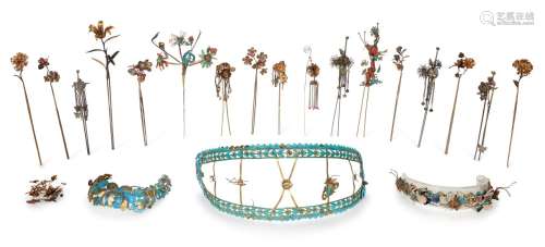 A group of twenty kingfisher feather hair ornaments, Late Qi...